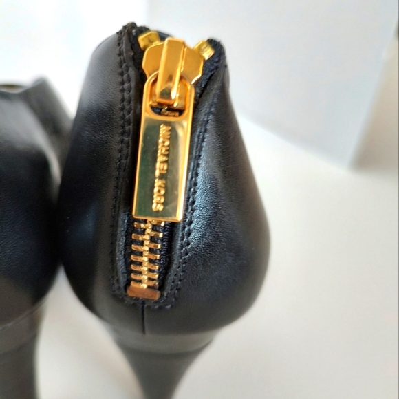 Michael Kors Womens Black 4.25" Heels in size 5M - Picture 6 of 8